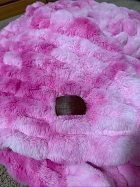 Comfrt Plush Pink Faux Fur Throw Blanket